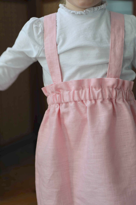 jupe en lin rose poudré avec des bretelles amovibles