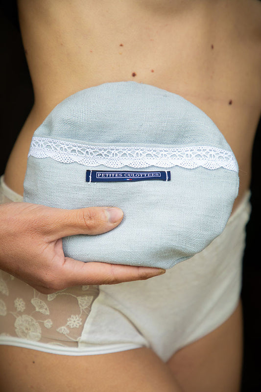Bouillotte pour calmer les douleurs menstruelles