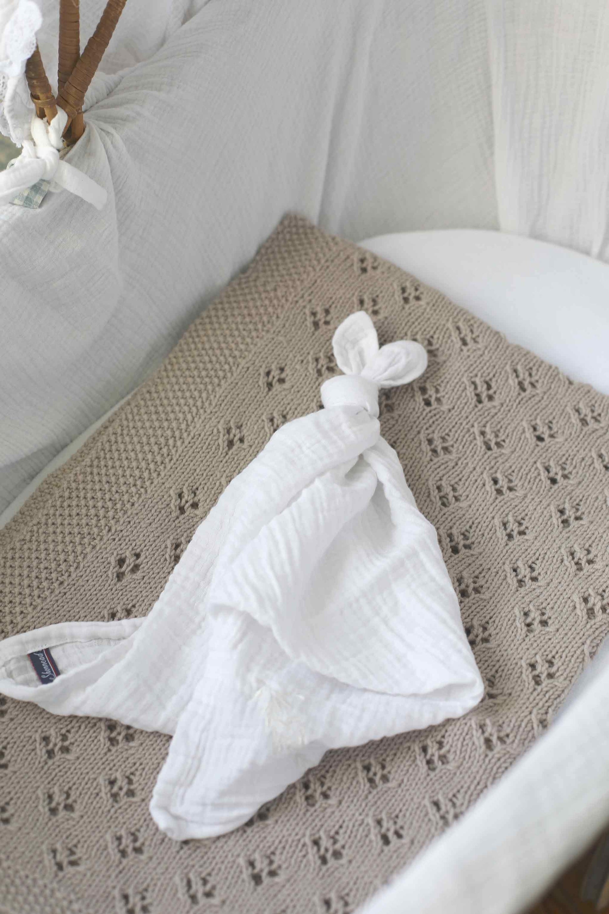 Doudou bébé lapin personnalisable tissu gaze de coton Shonnead