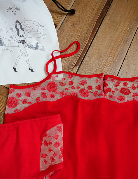 Culotte menstruelle rouge en coton biologique et caraco rouge en tencel