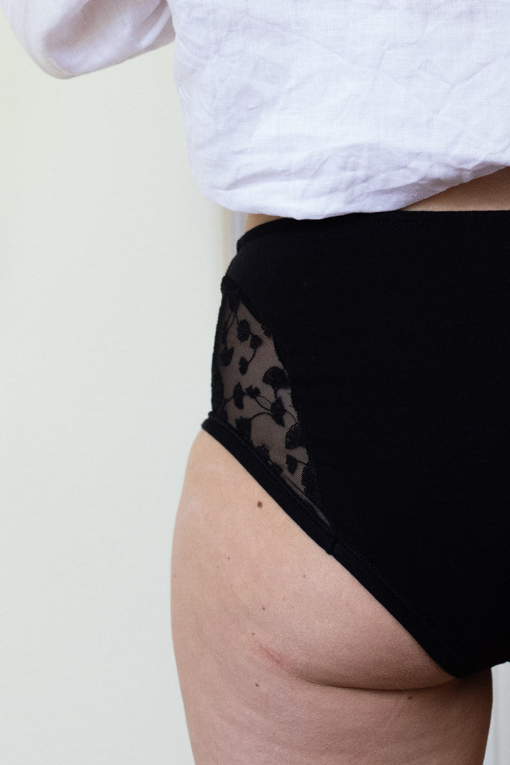 Culotte menstruelle coton bio et dentelle sur les côtés